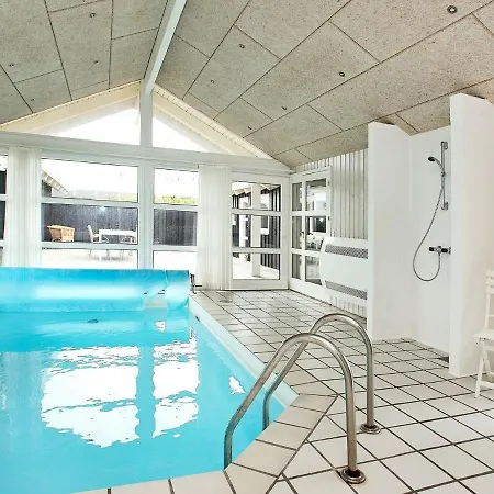 10 Person Holiday In L Kken